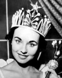 Photo:  1956_Miss_USA_Carol_Morris_(Miss_Universe)